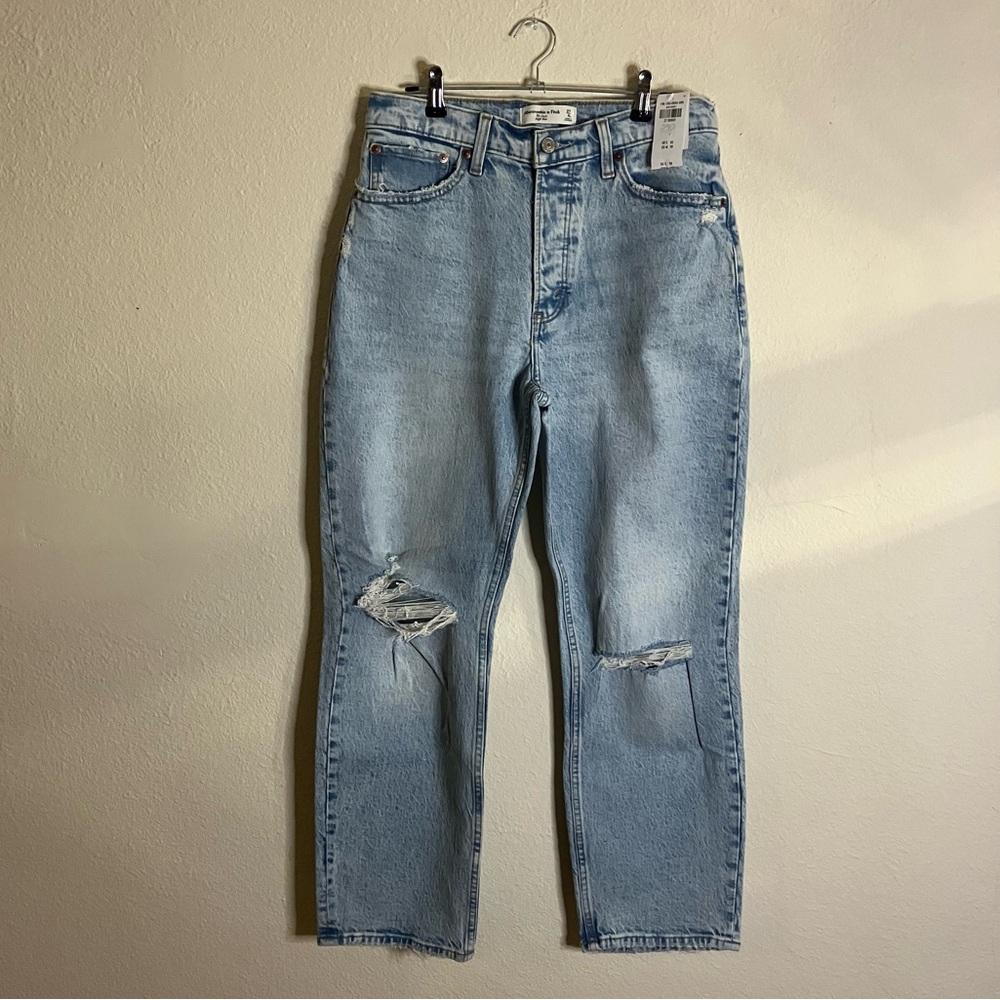 NWT Abercrombie & Fitch The Dad High Rise Straight Ripped Jean Size: 27 / 4 s